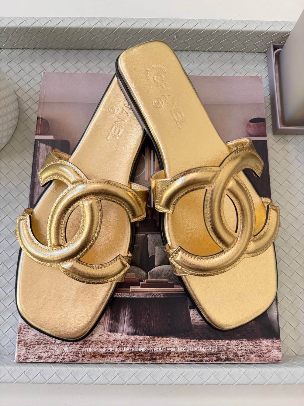 Chanel SS 26 Blazy Gold Crackled Leather CC Logo Slides Flat Mules Sandals 41 - Picture 12 of 17